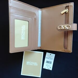 Michael Kors Empire MD TAB Passport Wallet
